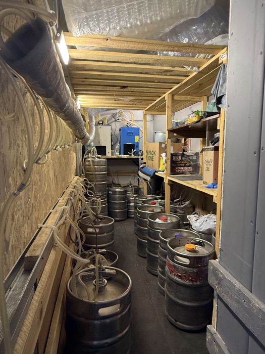 Продам готовий прибутковий бізнес – пивний магазин Draft Beer з терасою в дуже гарній локації