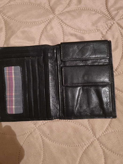 Carteira para homem, em castanho escuro, diversos compartimentos