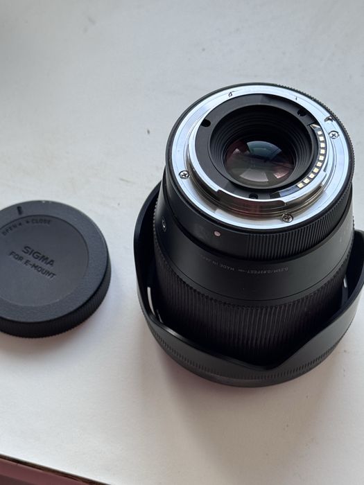 Sigma 16mm 1.4 aps-c DC DN