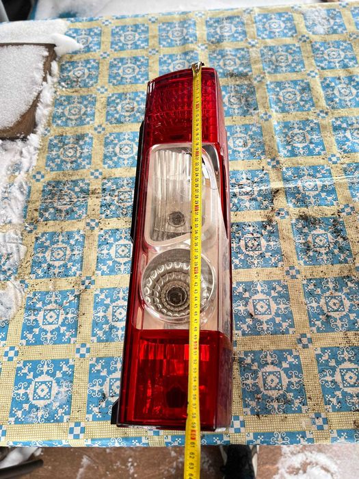 Задній ліхтар на автомобіль