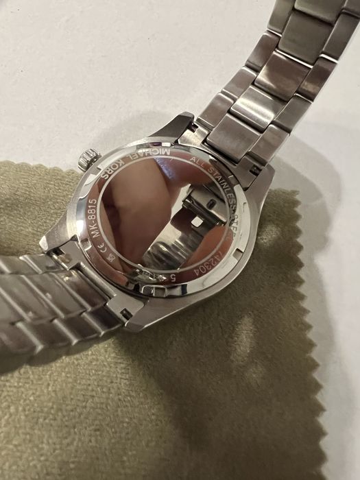 Продам годинник MICHAEL KORS придбаний в Сша в мережі Tigimex