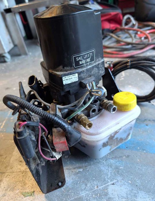 Pompa trymu MerCruiser 6.2 L (Trim Pump) oryginalna