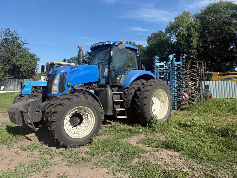 New Holland T8050