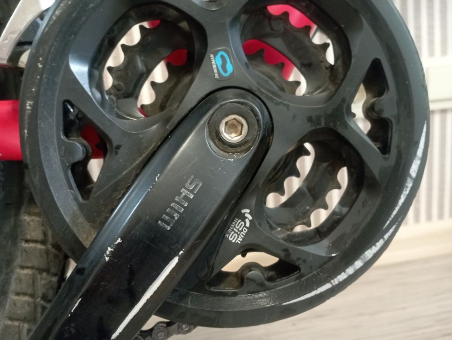 Яркий  горный велосипед .