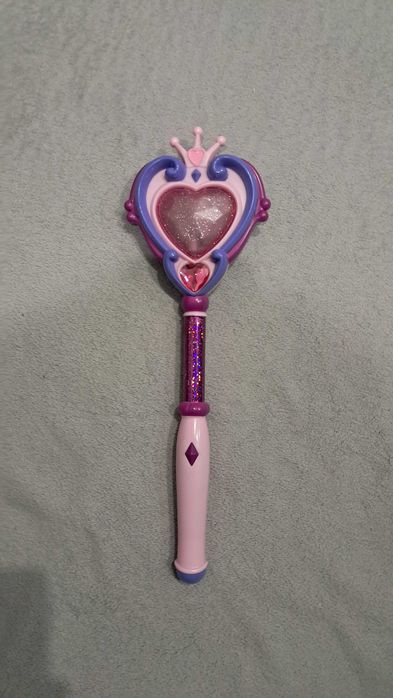 Sprzedam dużą, interaktywną różdżkę księżniczki