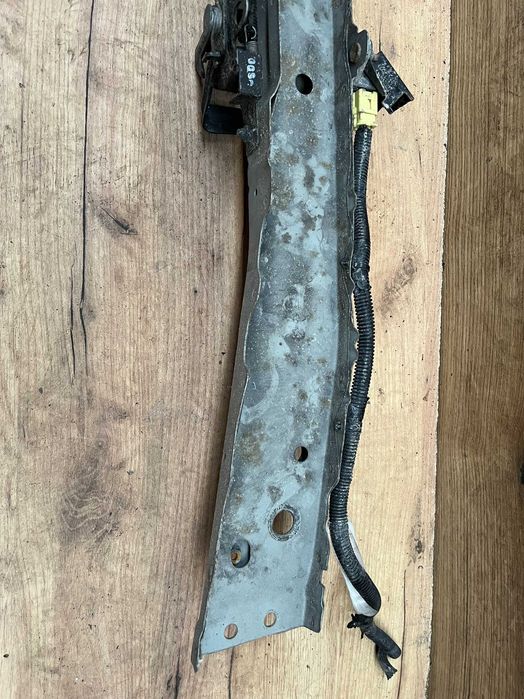Belka górna z zamkiem Nissan Micra K13