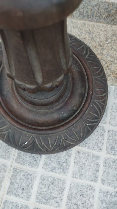 Coluna em madeira