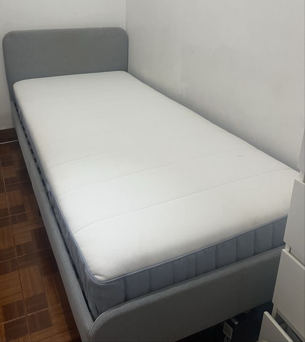 Cama Ikea e colchão