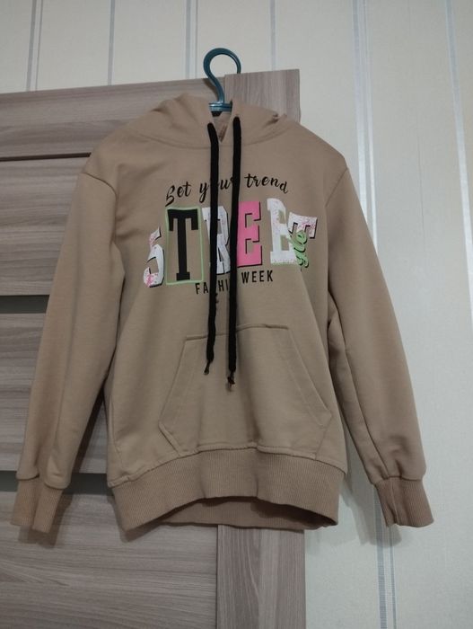 Спортивна кофточка