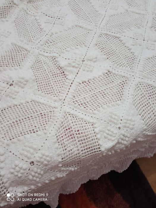 Colcha de croché, de solteiro.