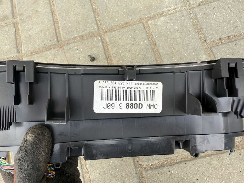 VW GOLF IV 97-06 1.9 TDI 110KM licznik zegary  1J0--919--880D