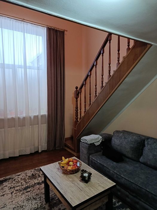 Продаеться 2-х поверховий напівособняк по вул.Карпатської України