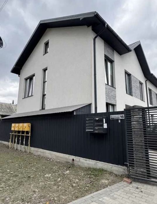 Продам таунхаус в центрі Ірпеня!Центральні комунікації!Газ!