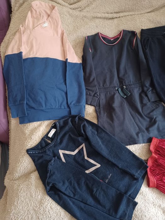 Zestaw dziewczęcych ubrań 134