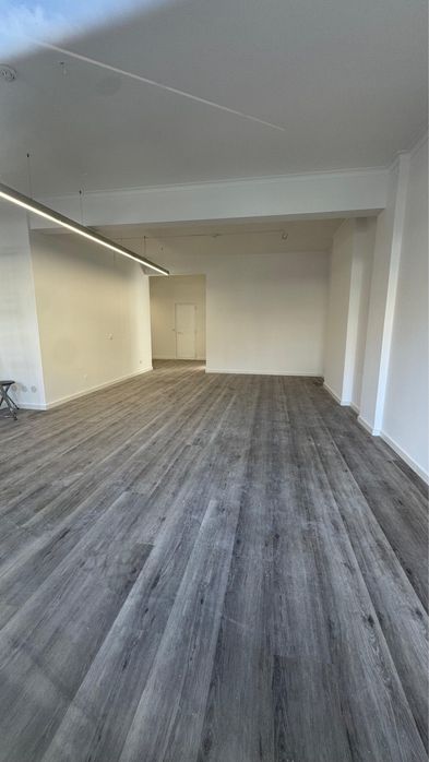 Aluga-se espaço comercial