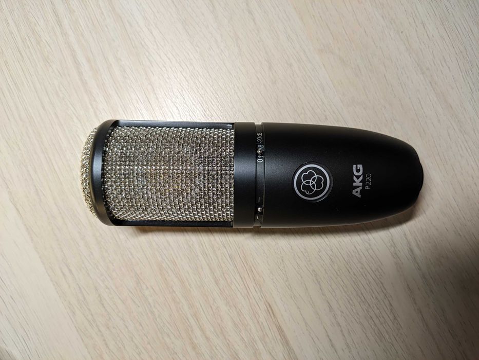 Микрофон AKG P220