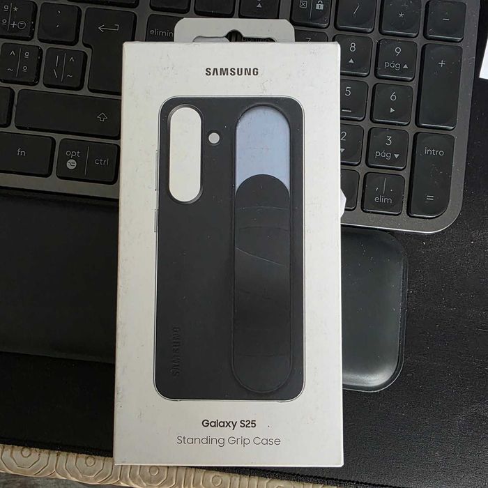Capa Samsung Standing Grip Case Galaxy S25 preta selada
