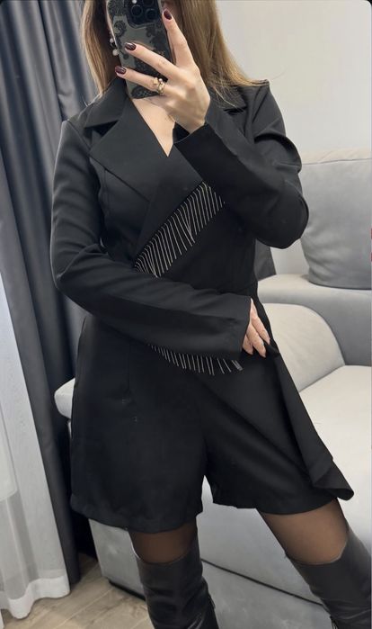 Стильний нарядний комбінезон з шортами