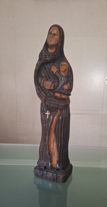 Estátua madeira esculpida
