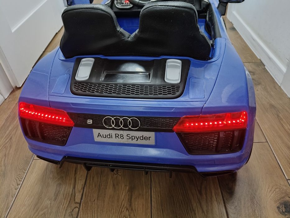 Samochód na akumulator dla dzieci audi R8 spyder