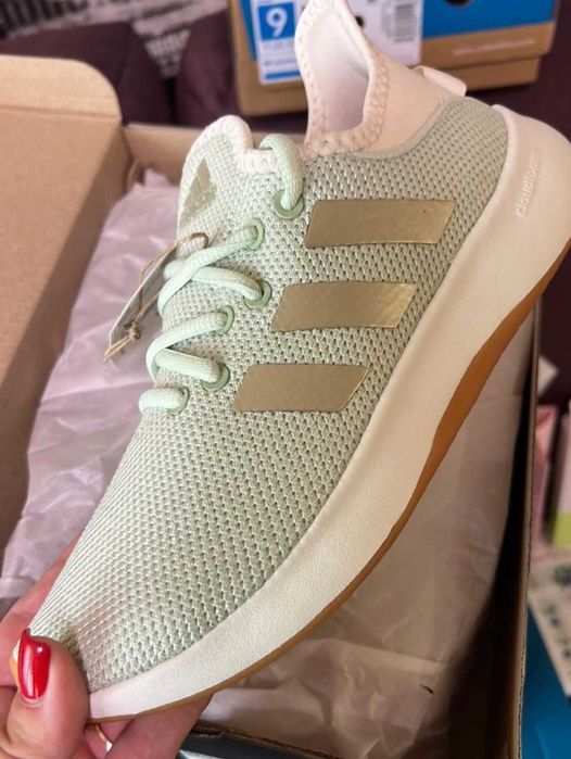 Кросівки Adidas, оригінал з американського сайту, 37р,23 см,маломірять