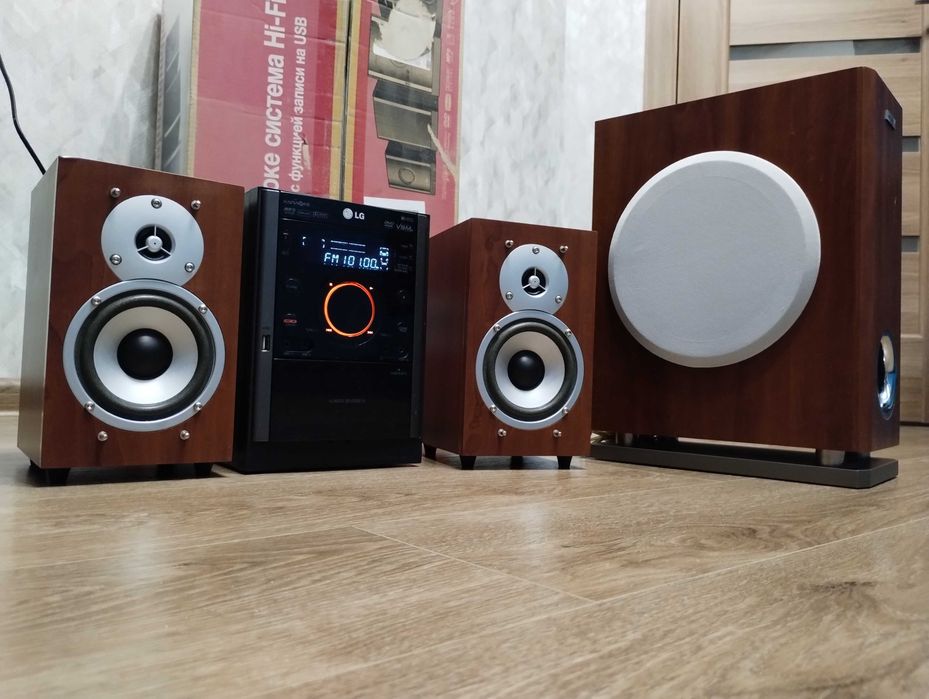 Муз центр c сабвуфером ( Блютуз - AUX - USB - Тюнер - Bluetooth - ЮСБ)