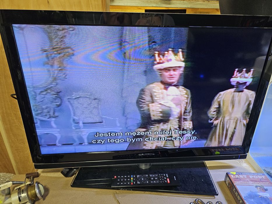 TELEWIZOR LED GRUNDIG 32 cale z pilotem
