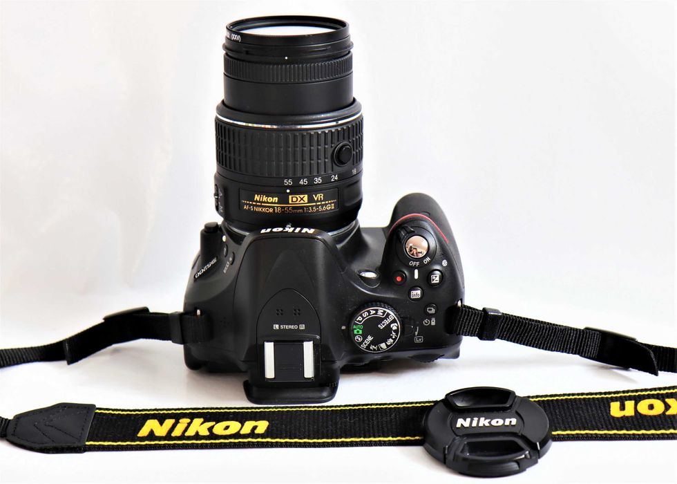 Nikon D5200 com lente Nikon 18-55mm máquina fotográfica digital reflex