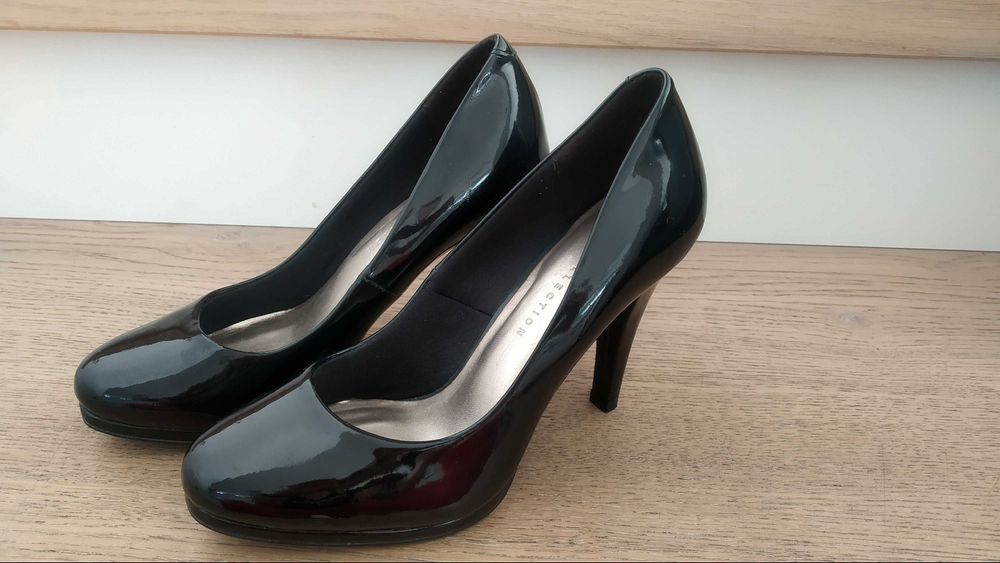 buty na obcasie M&S roz. 37 jak nowe- lakierowane