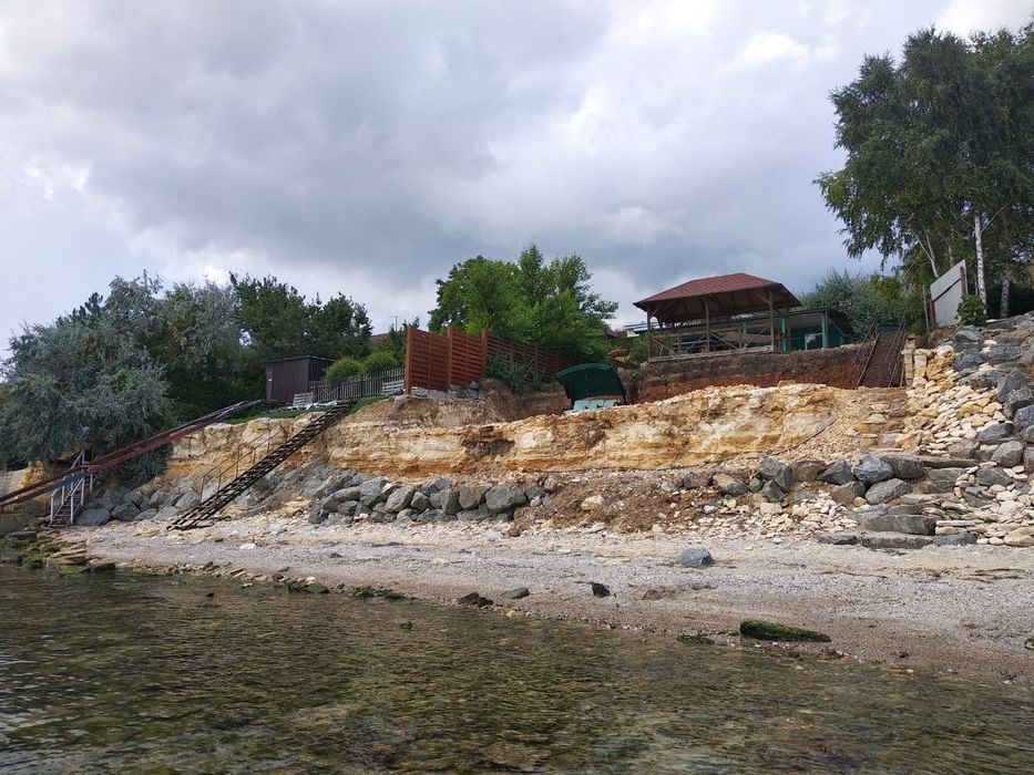 Будинок на березі моря зі своїм пляжем - закритою лагуною