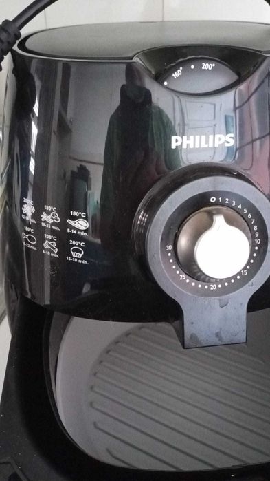 Forno airfryer com pouco uso ,estou a vender algumas coisas pois não tenho espaço para guardar.2