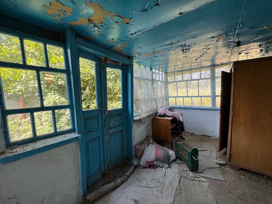Продаж будинку під реконструкцію на земельній ділянці 15 соток у Гнівані!