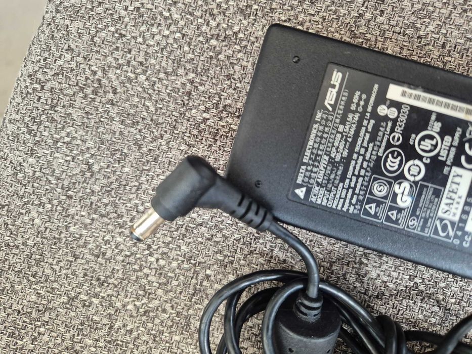 carregador Asus 19V conetor 5.5x2.5mm vários modelos, originais