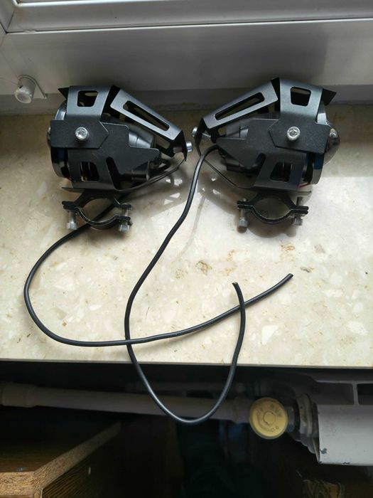 3 komplety fajnego oświetlenia tuningowego + akumulator+prostownik .do motocykla roweru hulajnogi itp.100% sprawne tanio