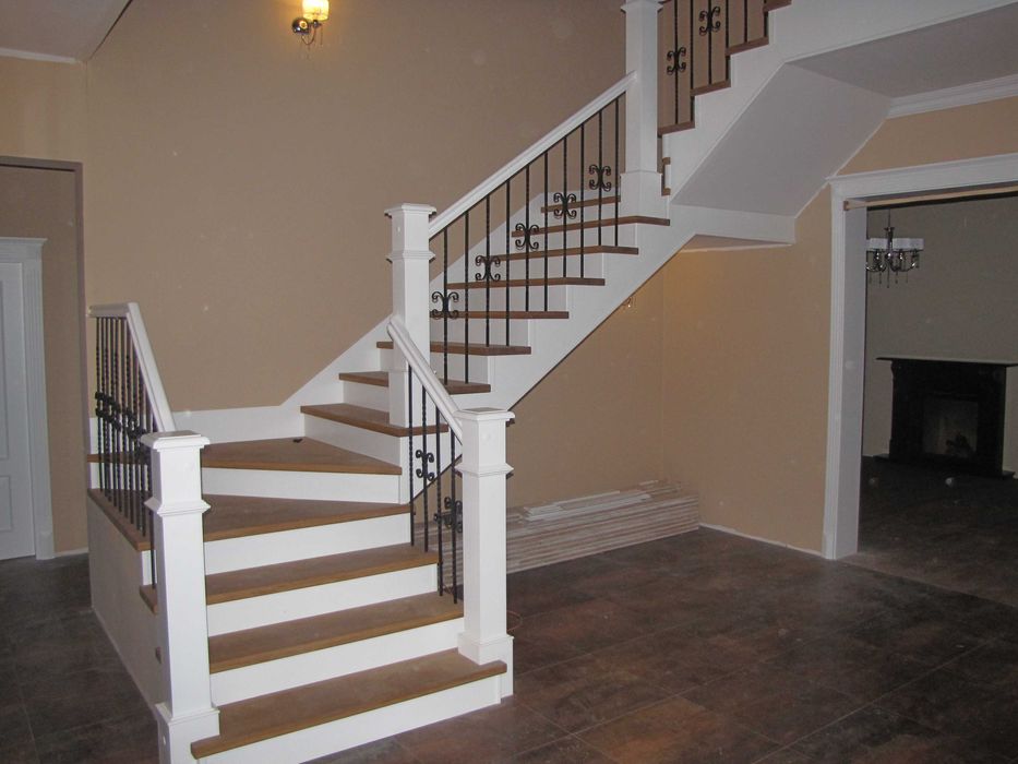 SCHODY  drewniane , stalowe , dębowe , jesionowe .