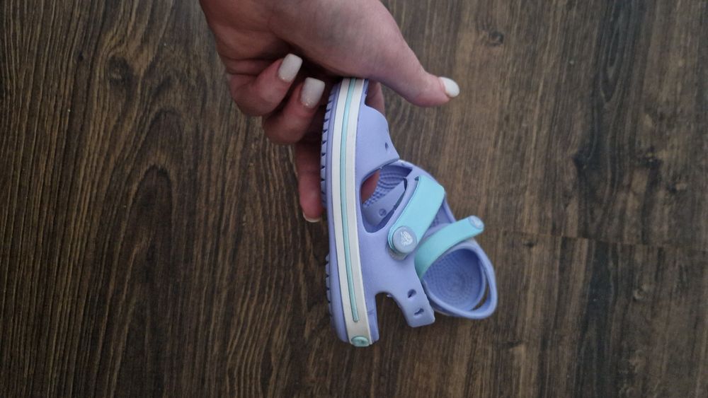 Босоніжки , шльопанці Crocs