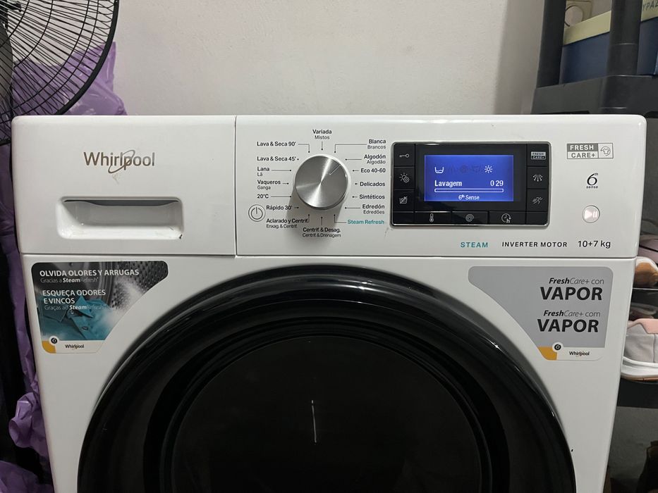 Máquina de Lavar e Secar Roupa Whirlpool