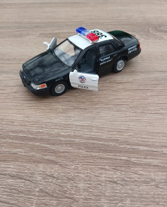 Нова поліцейська машинка