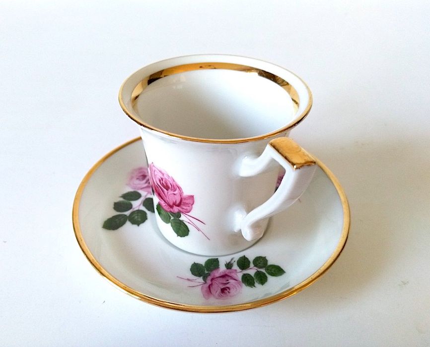Zestaw filiżanka i spodek duo do mokki z porcelany w róże różyczki