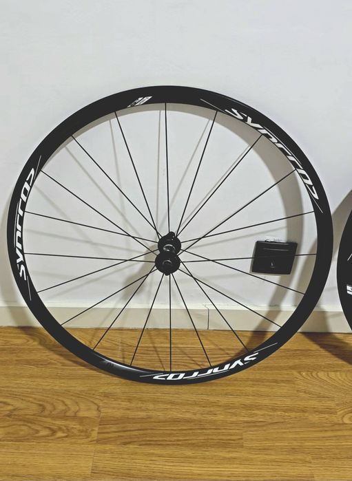 Rodas Syncros RR 1.0 Carbon Clincher 28/55 mm – Travão de Aro