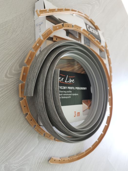 Vendo perfil de transição de chão flexível. 2 metros.