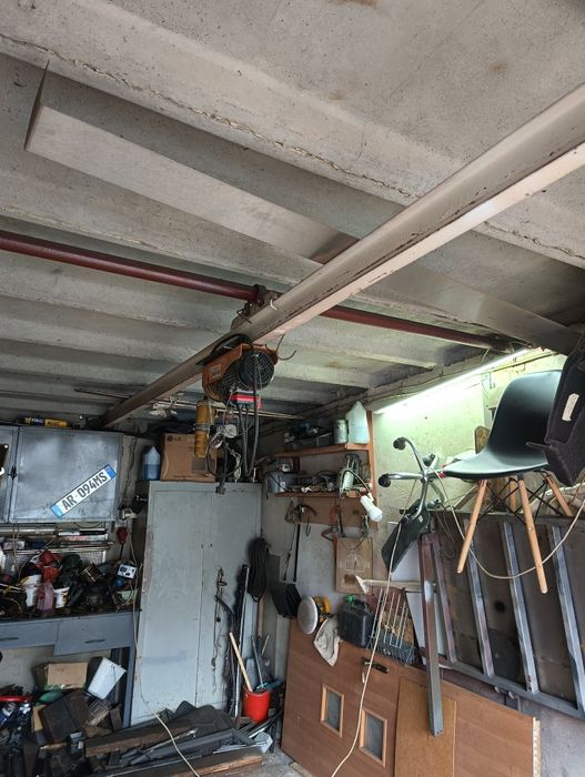 Garaż murowany z warsztatem