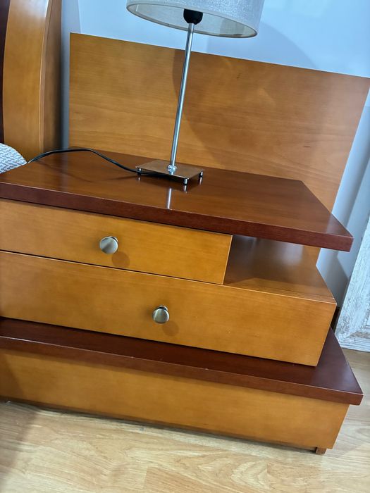 Cómoda e mesas cabeceira