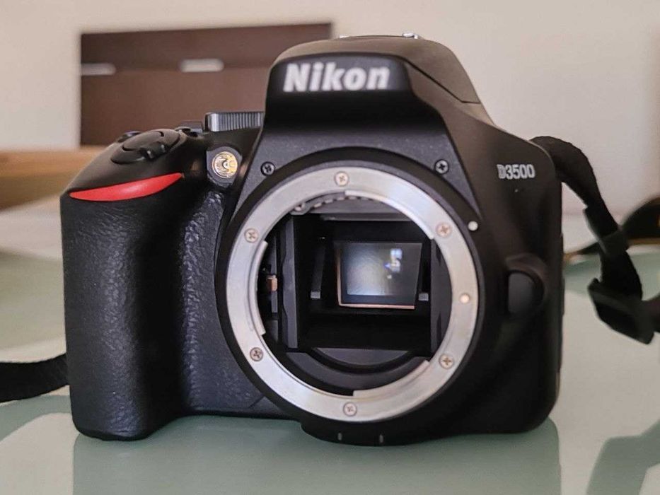 Nikon D3500 + AF-P 18-55 VR - 1.248 disparos, caixa completa
