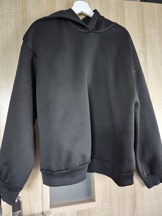 Czarna bluza z kapturem