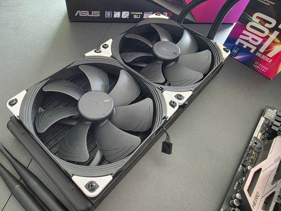 Asus Maximus IX Hero, Intel i7-7700K + Kraken x62