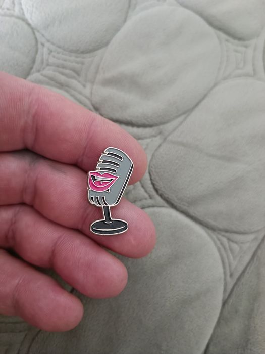 Брошка "МИКРОФОН" (эмаль)