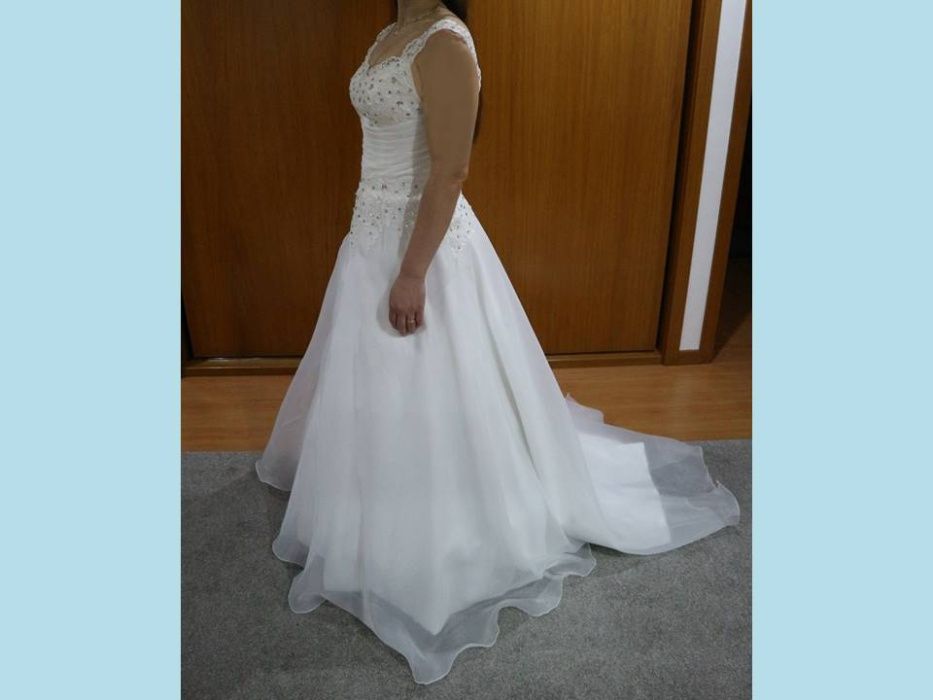 Vestido de Noiva Drapeado cintado com brilhantes