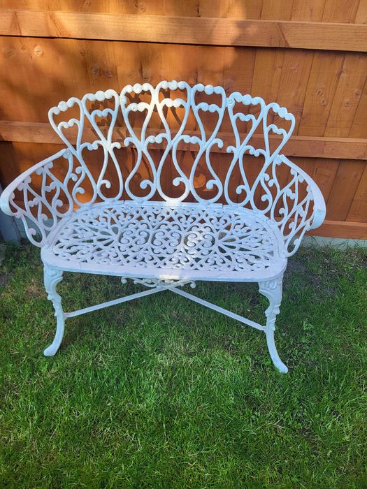 Aluminiowa  ławeczka ogrodowa. Ozdoba ogrodu + funkcjonalność w jednym