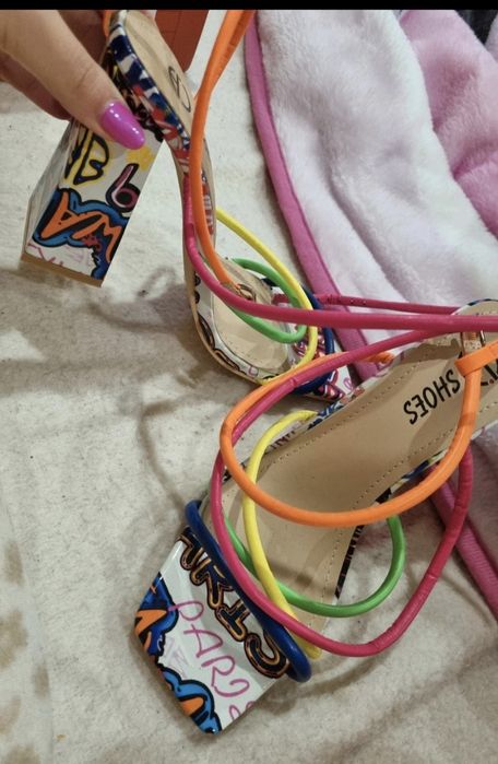 Sandálias  nunca usadas